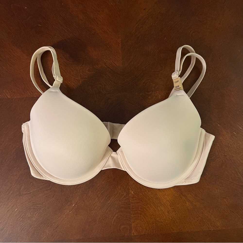 BNWT VS PINK WEAR EVERYWHERE T-SHIRT LIGHTLY LINED BRA 36B